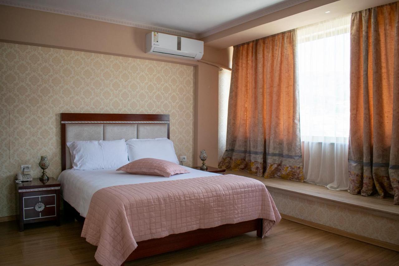 Bocca Hotel Корча Екстер'єр фото